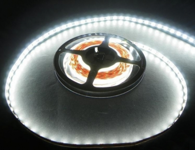 LEDmaster Prémium 60 LED/méteres 12 V-os beltéri hideg fehér 5050 LED szalag